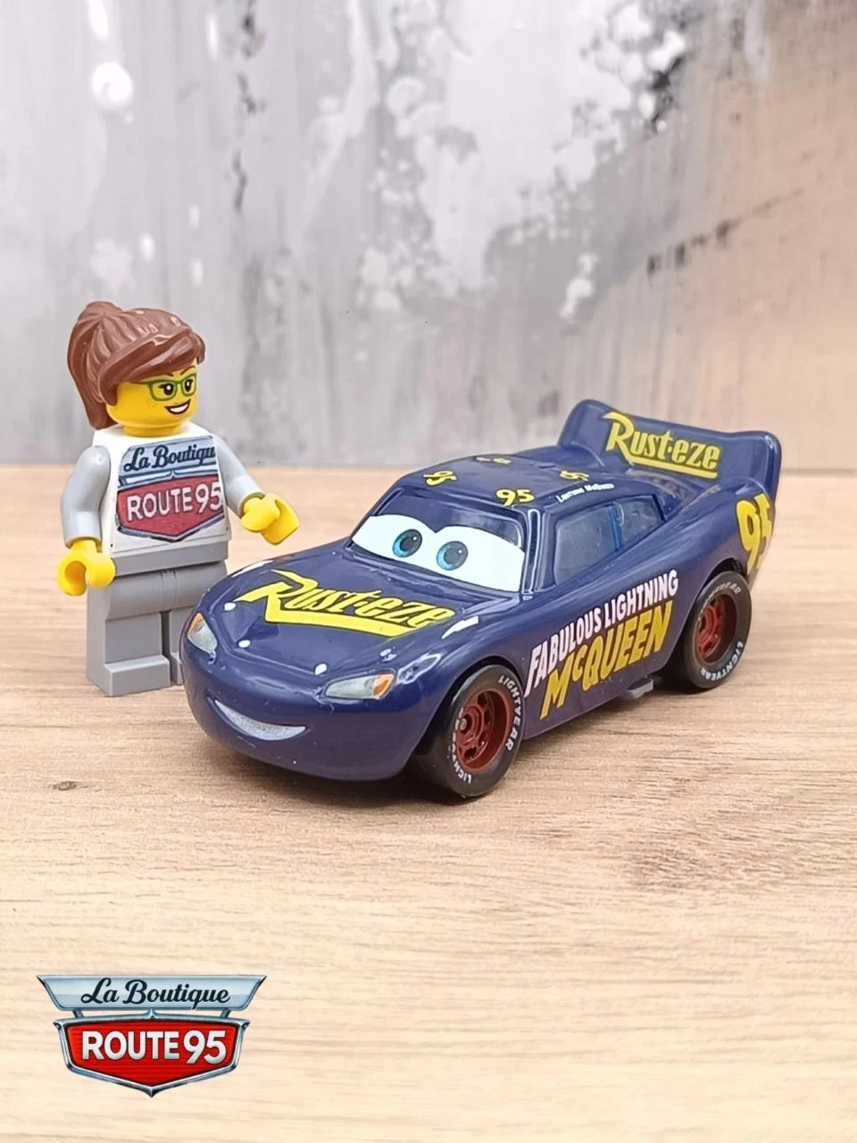 Voiture Cars Flash McQueen - Jouet neuf (CBS08)
